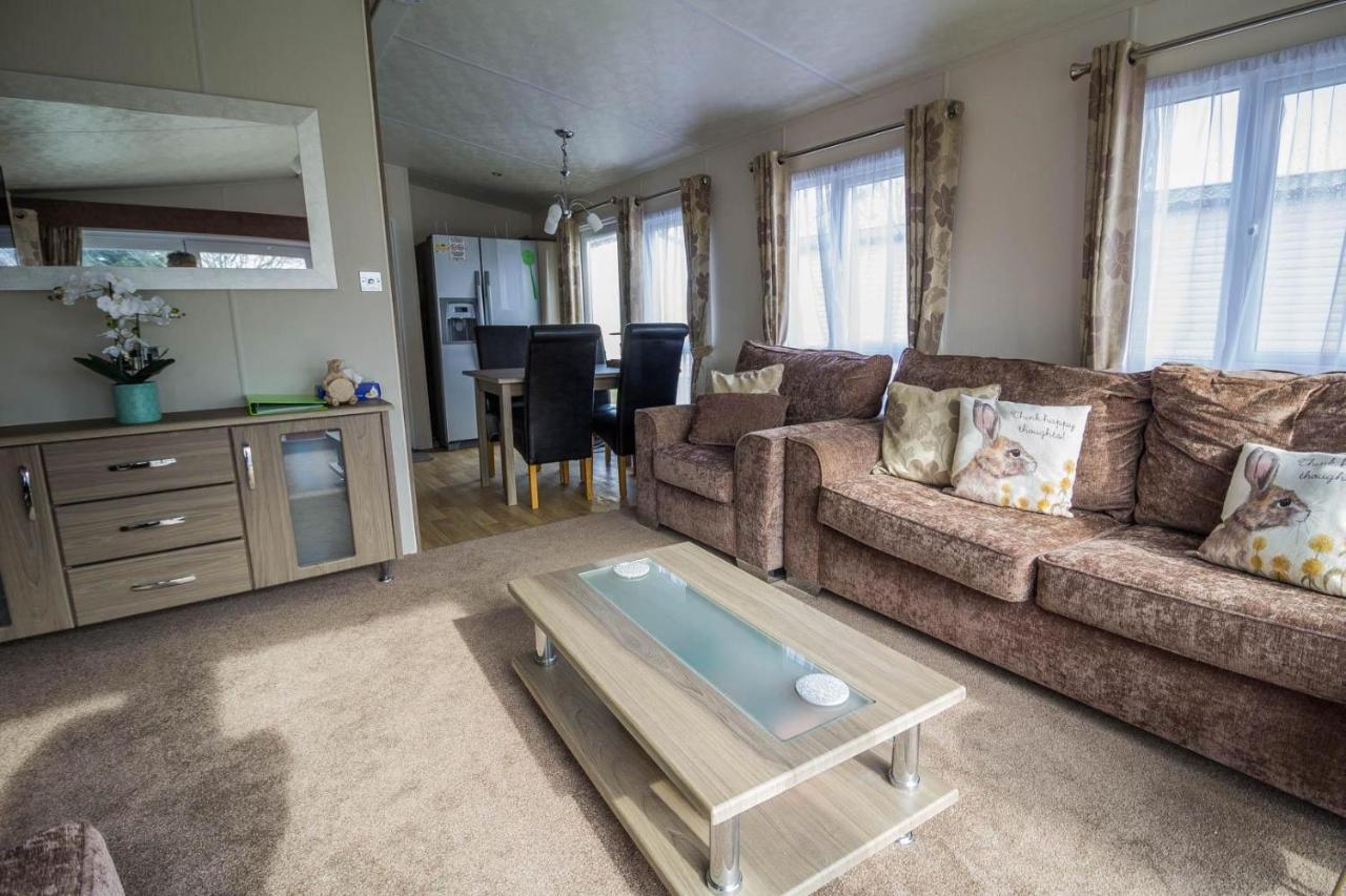 Modern 6 Berth Caravan At Highfield Grange In Essex Ref 26609P แคลกตัน-ออน-ซี ภายนอก รูปภาพ