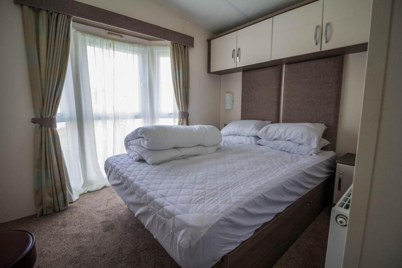 Modern 6 Berth Caravan At Highfield Grange In Essex Ref 26609P แคลกตัน-ออน-ซี ภายนอก รูปภาพ