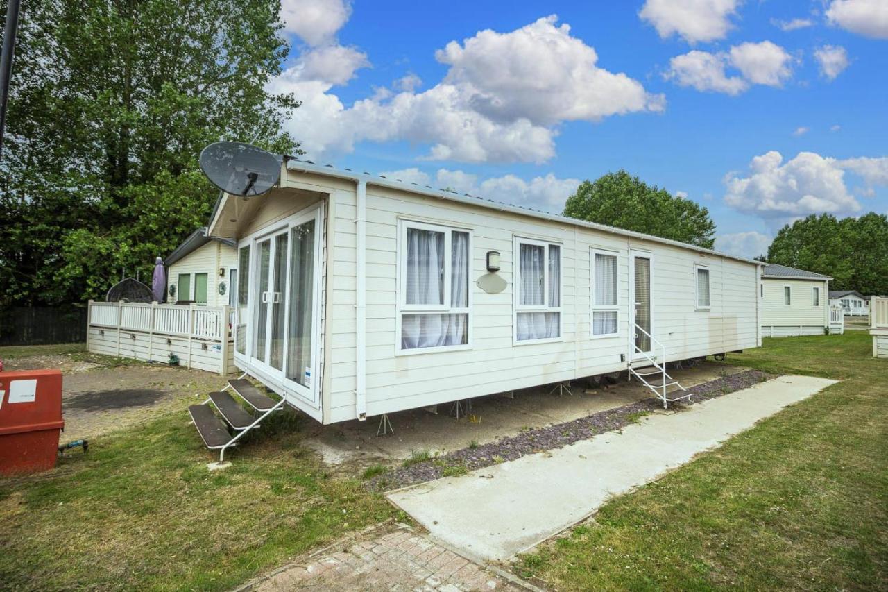 Modern 6 Berth Caravan At Highfield Grange In Essex Ref 26609P แคลกตัน-ออน-ซี ภายนอก รูปภาพ