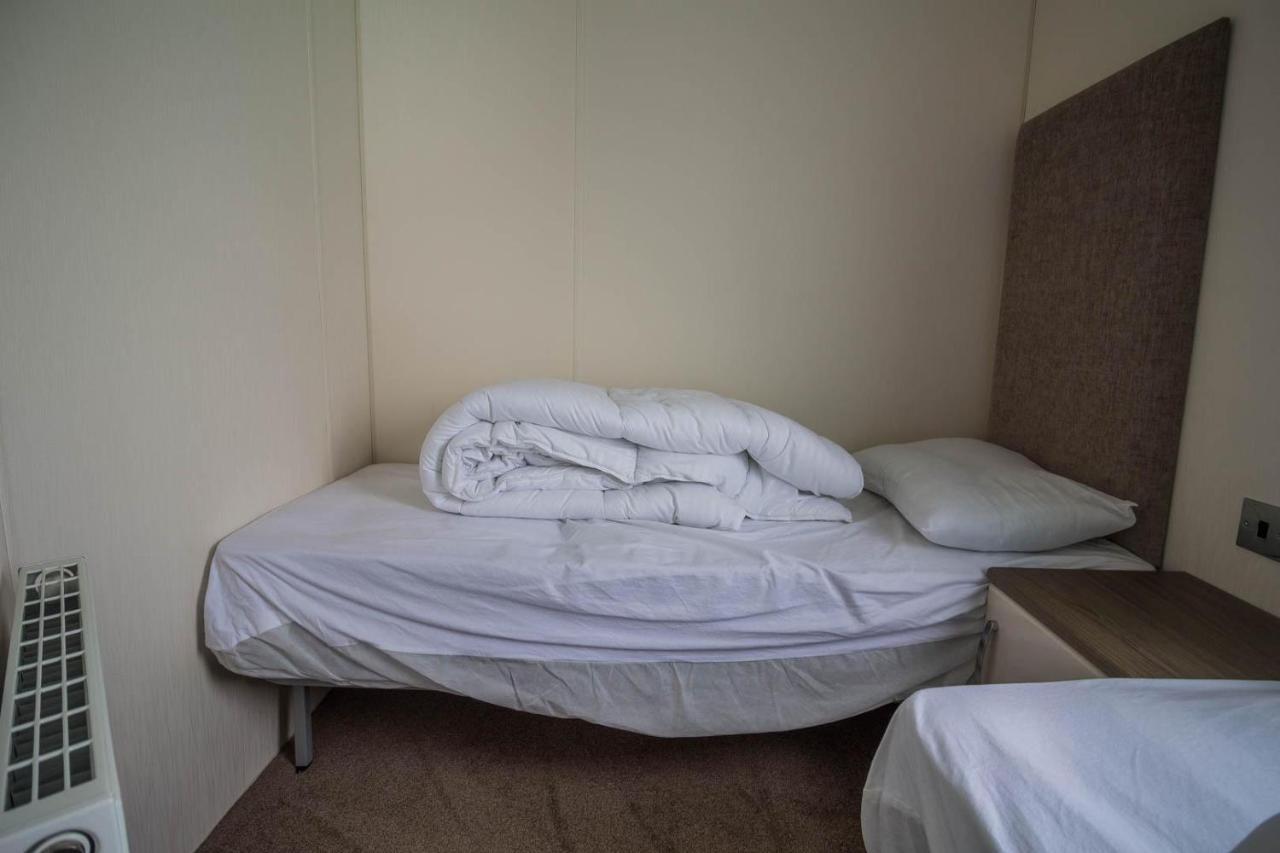 Modern 6 Berth Caravan At Highfield Grange In Essex Ref 26609P แคลกตัน-ออน-ซี ภายนอก รูปภาพ