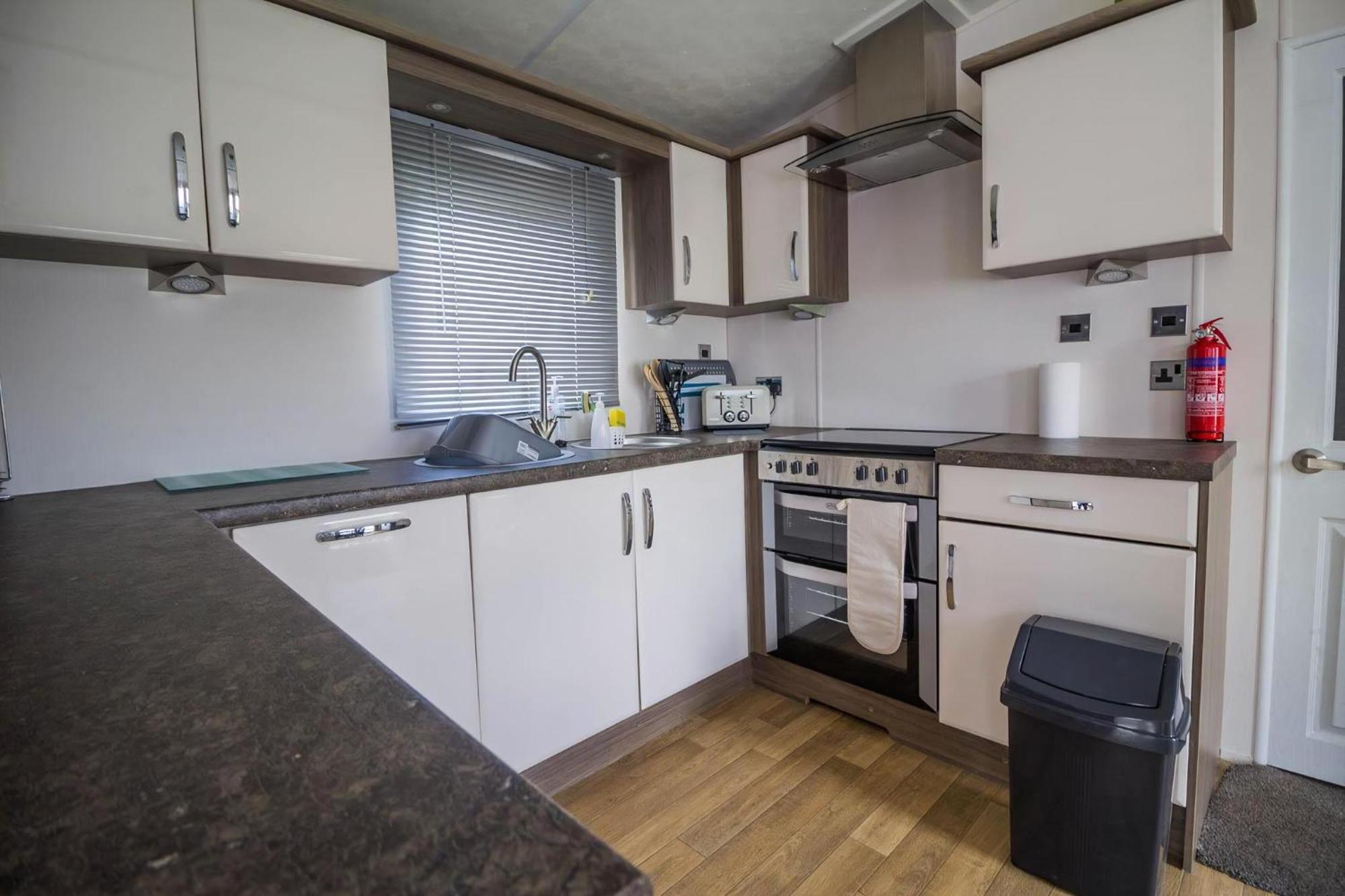 Modern 6 Berth Caravan At Highfield Grange In Essex Ref 26609P แคลกตัน-ออน-ซี ภายนอก รูปภาพ