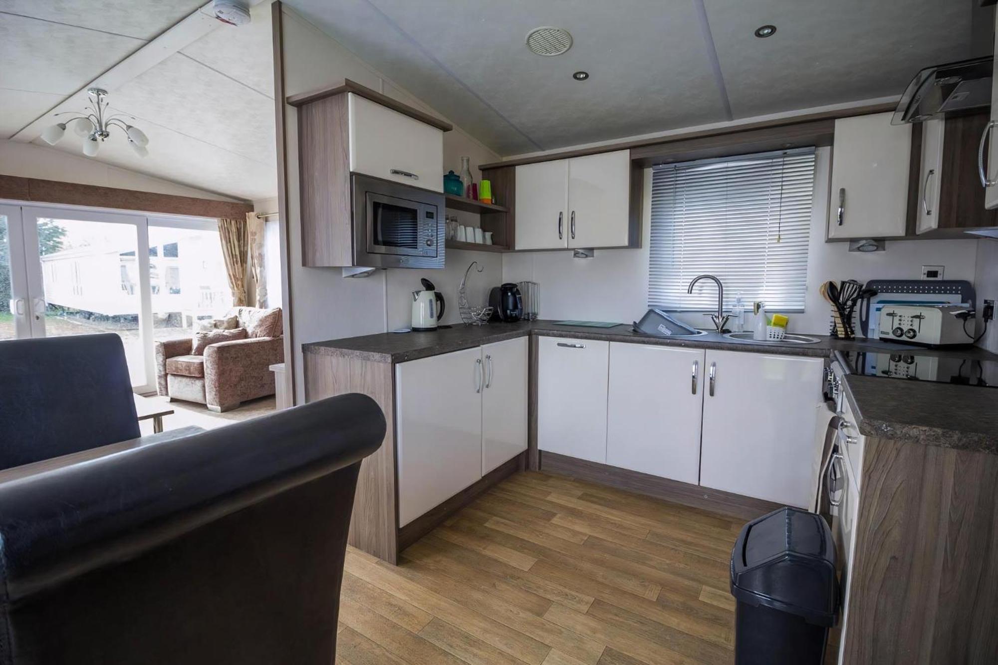 Modern 6 Berth Caravan At Highfield Grange In Essex Ref 26609P แคลกตัน-ออน-ซี ภายนอก รูปภาพ