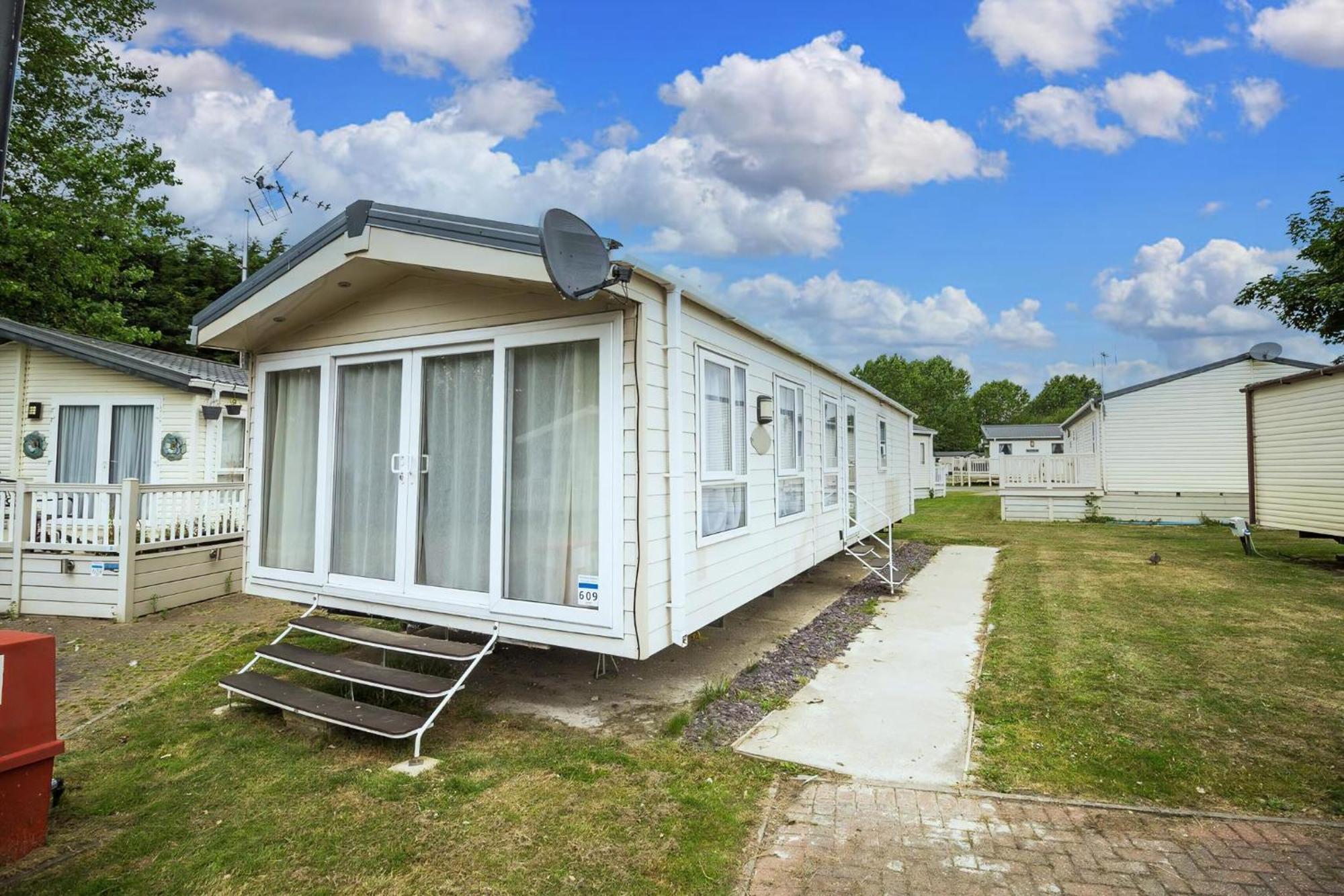 Modern 6 Berth Caravan At Highfield Grange In Essex Ref 26609P แคลกตัน-ออน-ซี ภายนอก รูปภาพ